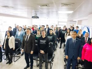 Кирилл Бычков наградил лауреатов премии «Команда Путина»