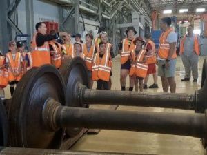 Якутские школьники побывали в роли машинистов поездов