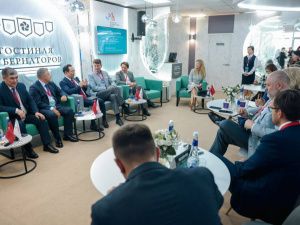 ВЭФ-2024: Айсен Николаев назвал главным фактором демографического роста создание условий для жизни людей