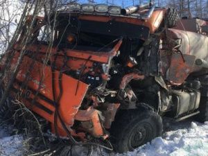 В Якутии столкнулись два большегруза