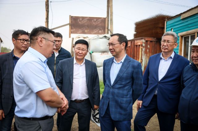 Глава Якутии поручил сократить отставание по срокам строительства спорткомплекса в селе Сунтар