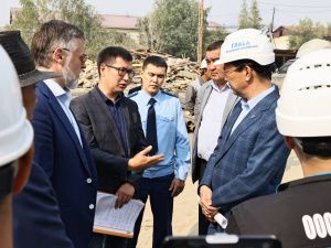 Глава Якутии проверил строительство жилого комплекса в Верхневилюйске