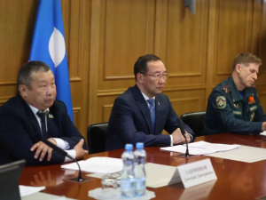 Айсен Николаев поручил оперативно восстановить взлётно-посадочную полосу в Среднеколымске после паводка