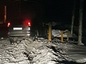 В Якутске работник автосервиса угнал автомобиль и врезался в ограждение