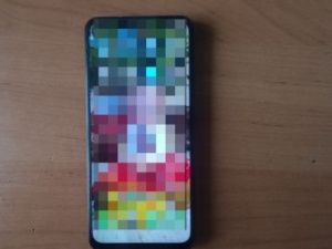 В Нерюнгри мужчина похитил оставленный на скамейке сотовый телефон