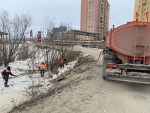 Дорожники продолжают противопаводковые мероприятия в Якутске