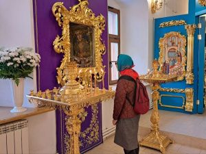 В Якутске освятили храм, в котором сохранился уникальный дореволюционный иконостас