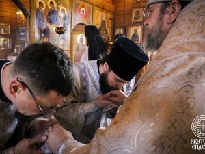 В Лазареву субботу Архиепископ Роман совершил Литургию в Спасском монастыре