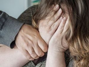 Директор школы оказалась замешанной в истории о сексуальном насилии в отношении ученицы