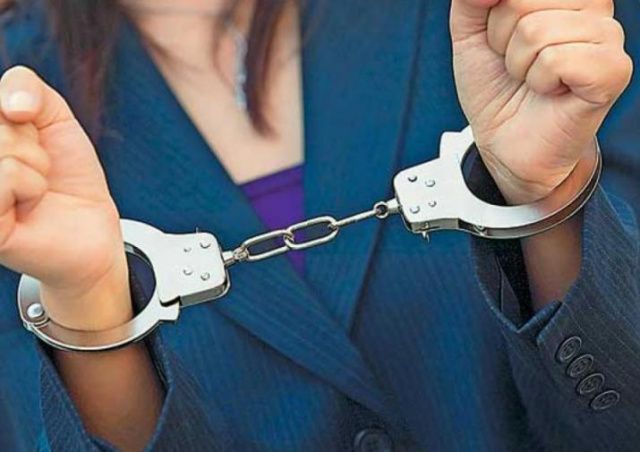 Мать с помощью сына-подростка ограбила мужчину