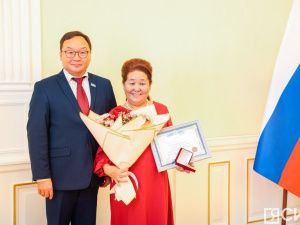 Госнаграды вручили отцам и матерям в Якутии