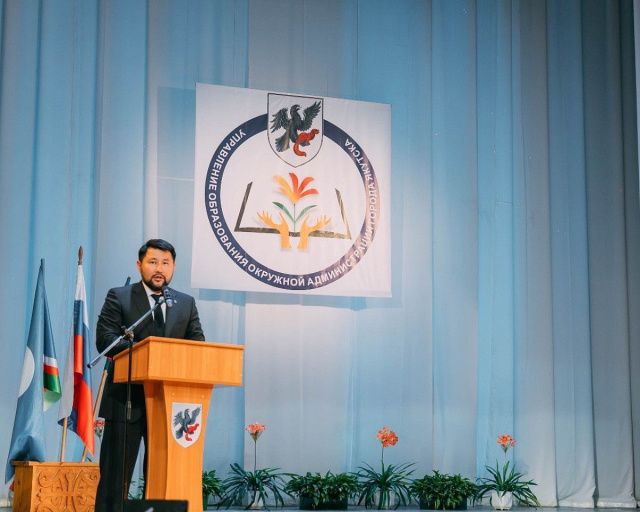 Евгений Григорьев поздравил учителей накануне профессионального праздника