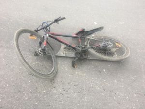 В Якутске велосипедистка попала под колеса автомобиля