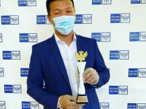 Глава Якутии поздравил Афанасия Полятинского - лучшего почтальона России