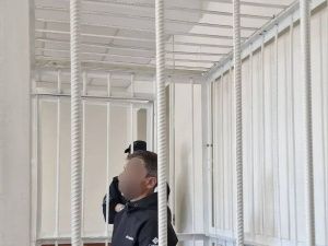 Суд отправил в СИЗО мужчину, напавшего с ножом на сожительницу в 203-м микрорайоне