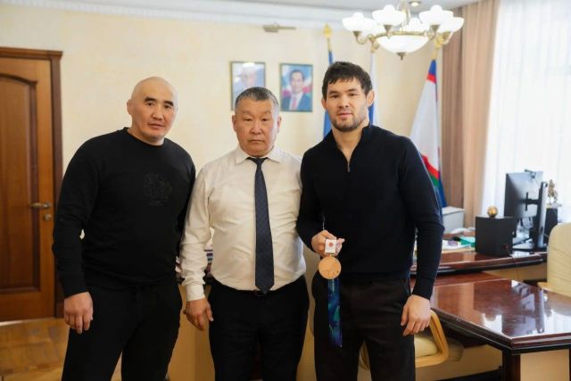 Дмитрий Садовников поздравил Виктора Рассадина с успешным выступлением на Азиатских играх в Японии