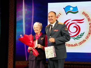 В Якутске старшее поколение поздравили с Международным днем пожилых людей