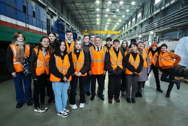 Алданские гимназисты посетили локомотивное депо АО «АК «ЖДЯ»