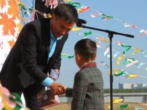 Управление образования города Якутска о "нагрянувших правоохранителях" в школу певца Анатолия Бурнашева