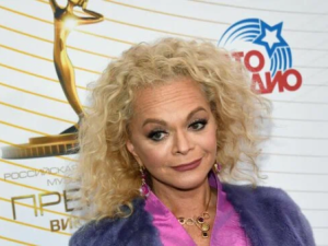 С мошенников, обманувших Ларису Долину, взыщут 69 млн рублей