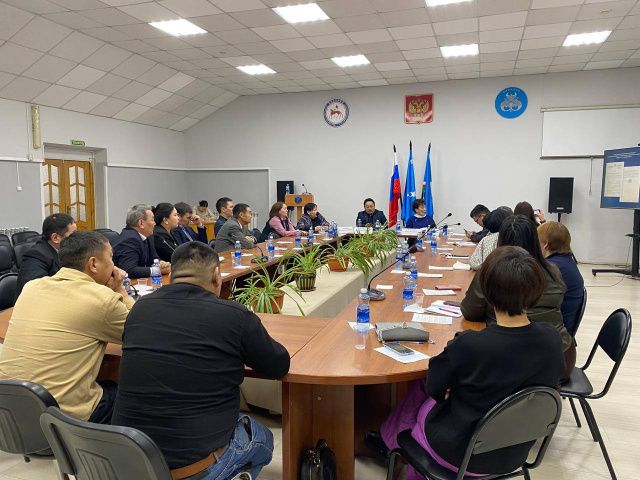 Психологи Якутии проводят просвещающие семинары для сотрудников администраций наслегов и районов