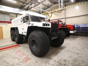 Колымскому поисково-спасательному отряду передали новый снегоболотоход