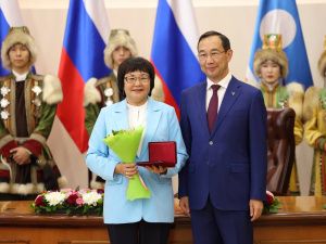 Айсен Николаев вручил якутянам госнаграды РФ и РС(Я)