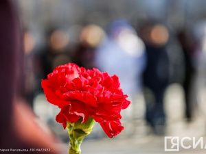 В День государственности Якутии возложили цветы к памятнику Степану Аржакову в Якутске