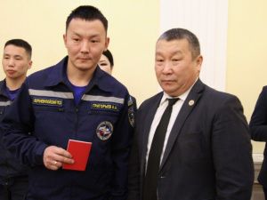 В День спасателя наградили сотрудников Службы спасения Якутии