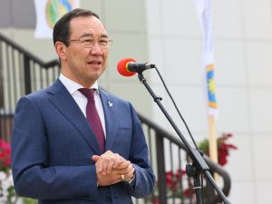 Глава Якутии принял участие в открытии новой школы в Кобяйском районе