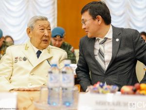 Айсен Николаев вручил якутянам государственные награды в преддверии Нового года