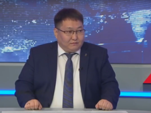 Заместитель главы Якутска Владислав Слепцов в прямом эфире рассказал об уборке свежевыпавшего снега