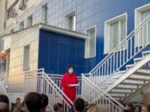 Сардана Авксентьева встретилась с жильцами дома по ул. Короленко, 25