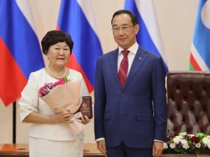 Айсен Николаев вручил государственные награды матерям Якутии