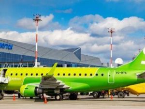 Авиакомпанию S7 Airlines наказали за отказ пустить на рейс пассажирку с ребенком из-за ламинированного документа