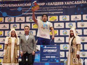 Борец Никита Хабаров трижды стал абсолютным чемпионом турниров по хапсагаю за месяц