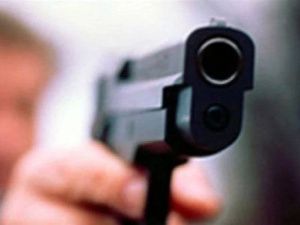 "Я тебя застрелю": Конфликт соседей из-за парковочного места закончился уголовным делом