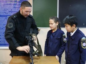 Школьники посетили отдел специального назначения «Белый медведь»