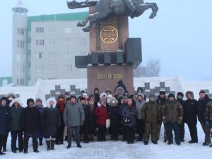 День неизвестного солдата. «Волонтеры Победы» в Якутске возложили цветы и свечи