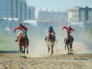 В Якутске состоялись конные скачки на Кубок Малтааны