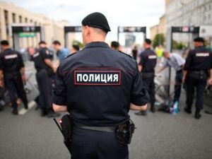 Били по почкам, надевали пакет на голову, угрожали изнасилованием. Так работали полицейские в Якутии.