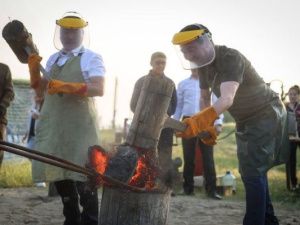 Ил Дархан кует железо, пока оно горячо