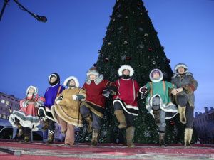 В Якутске зажгли огни на первой новогодней ёлке страны