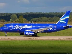 Авиакомпания "Якутия" показала на Международном авиакосмическом салоне старый перекрашенный самолет