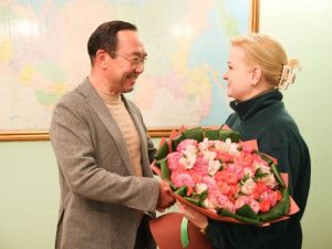 Айсен Николаев встретился с руководителем Комитета семей воинов Отечества Юлией Белеховой