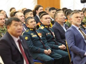 Айсен Николаев поручил усилить работу по социальной адаптации военнослужащих