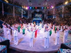 10 лучших школьников по итогам 2024 года наградили на Елке главы Якутии