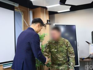 В Якутске состоялось традиционное вручение национальных ножей бойцам специальной военной операции