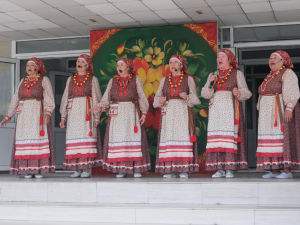 В АртАтриуме Дома дружбы народов прошёл праздничный концерт «Всероссийский день косоворотки под звон бубенцов»