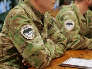 Юрий Трутнев встретился с вернувшимися из зоны проведения СВО добровольцами – сотрудниками полпредства ДФО, Минвостокразвития России и КРДВ